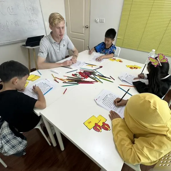 กลุ่มเล็กไม่เกิน 8 คน ดูแลใกล้ชิด สอนภาษาอังกฤษเด็ก UpskillEnglish