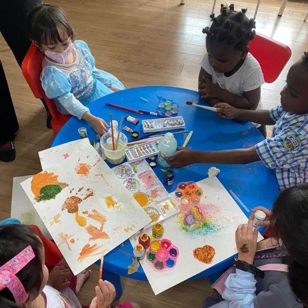 เด็กฝึกพูดภาษาอังกฤษกับครูต่างชาติ UpskillEnglish