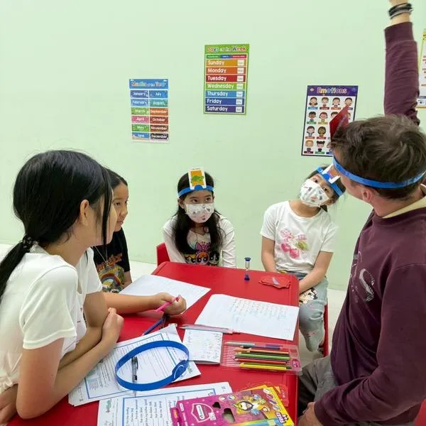 ครูต่างชาติสอนภาษาอังกฤษเด็กเล็ก UpskillEnglish